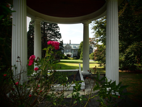 Blithewold well and mansion